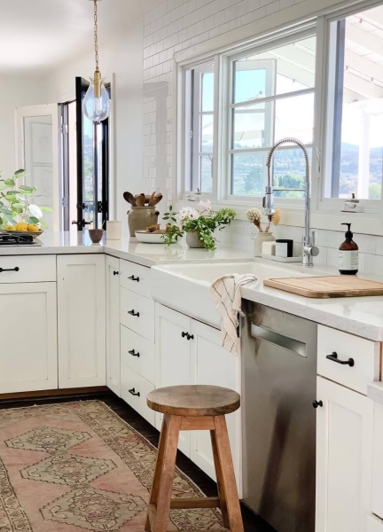 12 Kitchens That Look Straight Out of a Nancy Meyers Movie