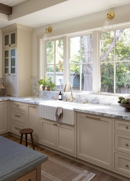 12 Kitchens That Look Straight Out of a Nancy Meyers Movie