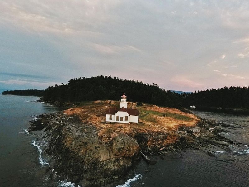 15 Coastal Grandma-Inspired Destinations That Look Straight Out of a Nancy Meyers Movie
