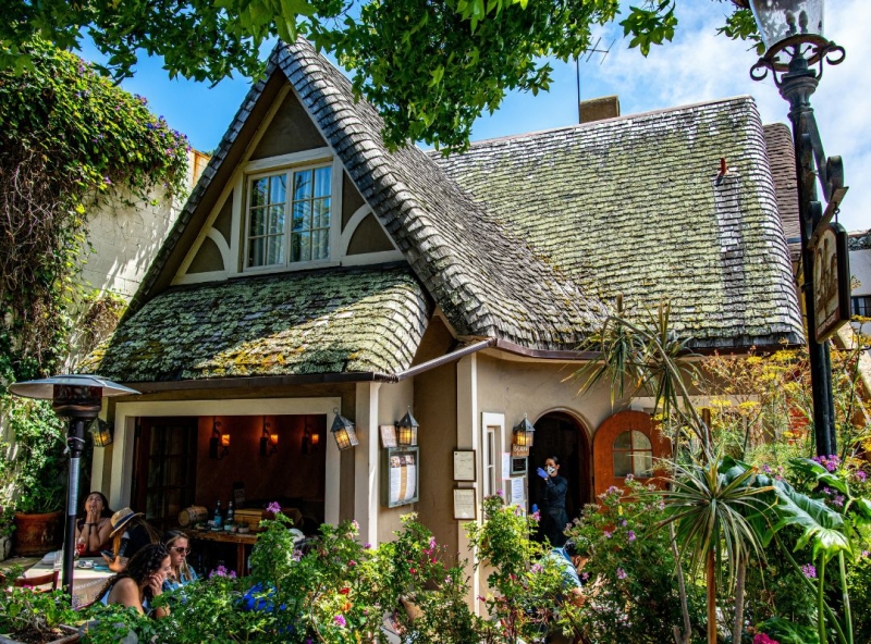 15 Coastal Grandma-Inspired Destinations That Look Straight Out of a Nancy Meyers Movie