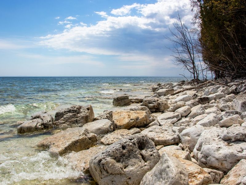 15 Coastal Grandma-Inspired Destinations That Look Straight Out of a Nancy Meyers Movie