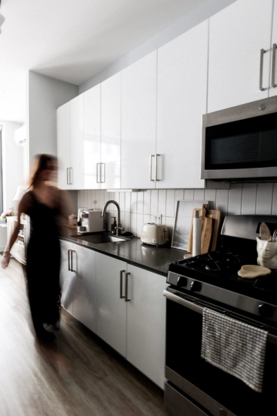 Our Graphic Designer’s Chicago Apartment Looks Straight out of a Luxury Hotel