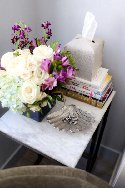 Our Graphic Designer’s Chicago Apartment Looks Straight out of a Luxury Hotel
