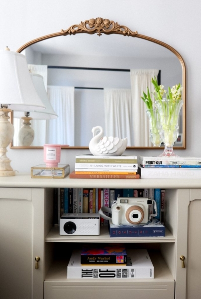 Our Graphic Designer’s Chicago Apartment Looks Straight out of a Luxury Hotel