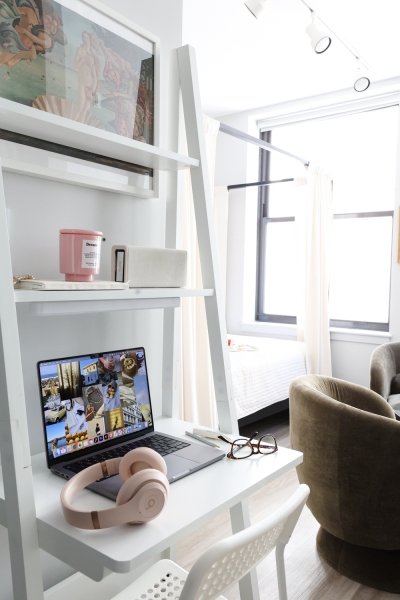 Our Graphic Designer’s Chicago Apartment Looks Straight out of a Luxury Hotel