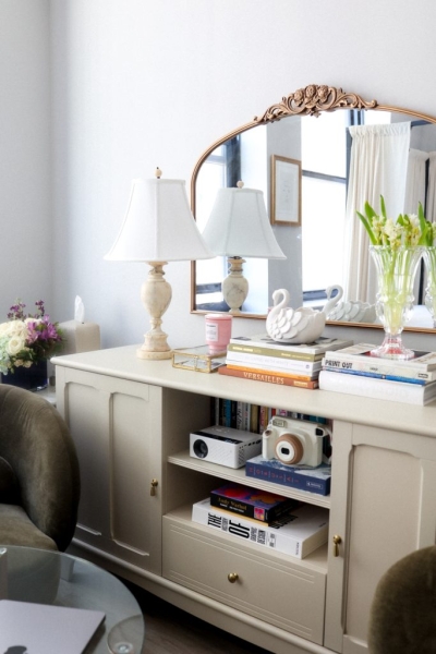Our Graphic Designer’s Chicago Apartment Looks Straight out of a Luxury Hotel