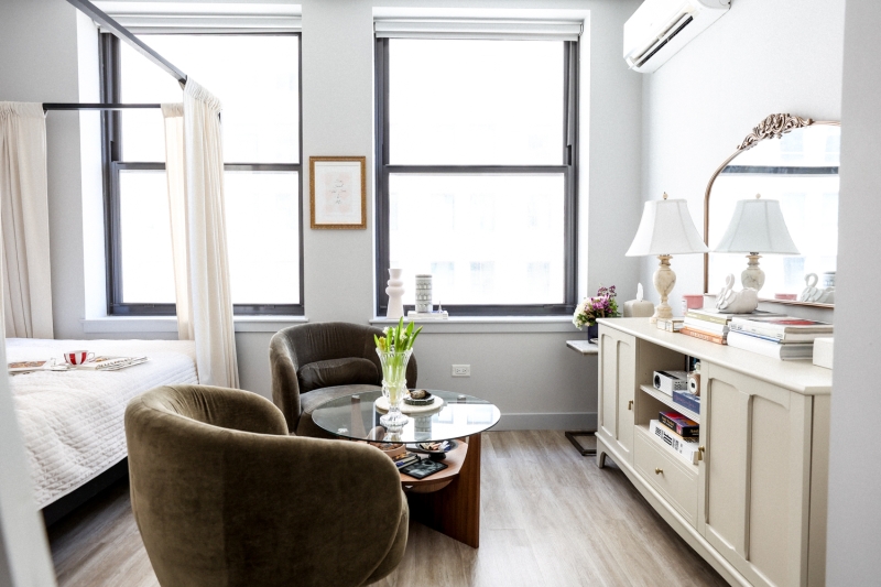 Our Graphic Designer’s Chicago Apartment Looks Straight out of a Luxury Hotel