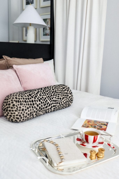 Our Graphic Designer’s Chicago Apartment Looks Straight out of a Luxury Hotel
