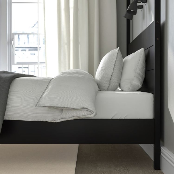Our Graphic Designer’s Chicago Apartment Looks Straight out of a Luxury Hotel