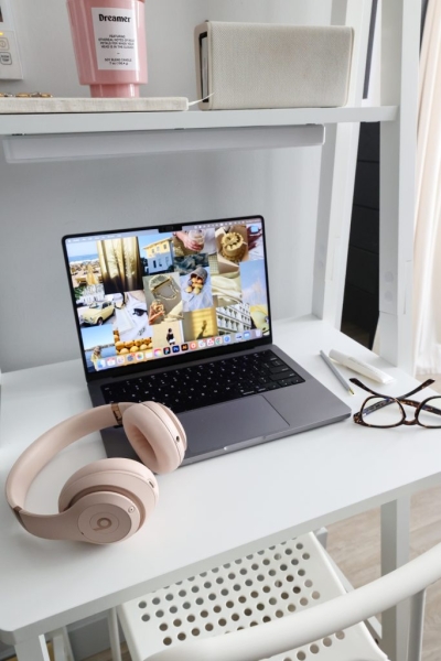 Our Graphic Designer’s Chicago Apartment Looks Straight out of a Luxury Hotel
