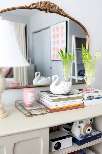 Our Graphic Designer’s Chicago Apartment Looks Straight out of a Luxury Hotel