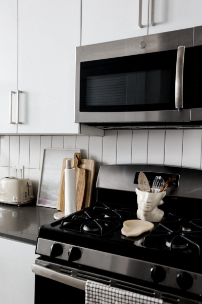Our Graphic Designer’s Chicago Apartment Looks Straight out of a Luxury Hotel
