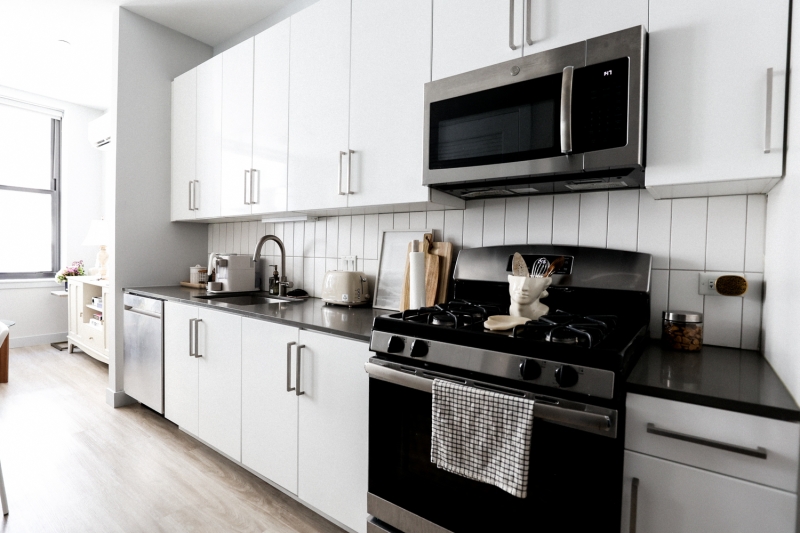 Our Graphic Designer’s Chicago Apartment Looks Straight out of a Luxury Hotel