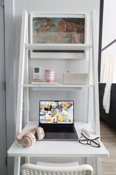 Our Graphic Designer’s Chicago Apartment Looks Straight out of a Luxury Hotel