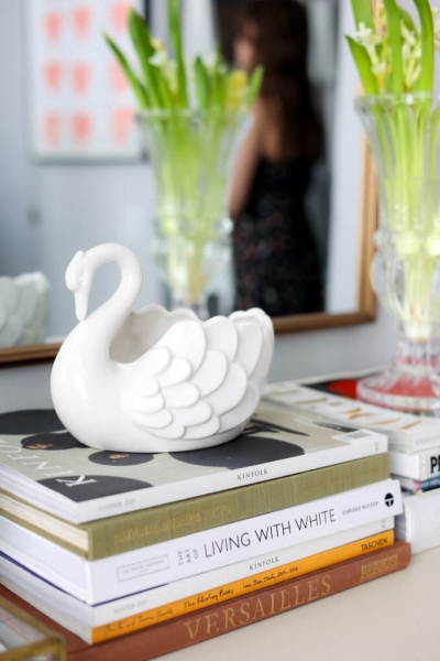 Our Graphic Designer’s Chicago Apartment Looks Straight out of a Luxury Hotel